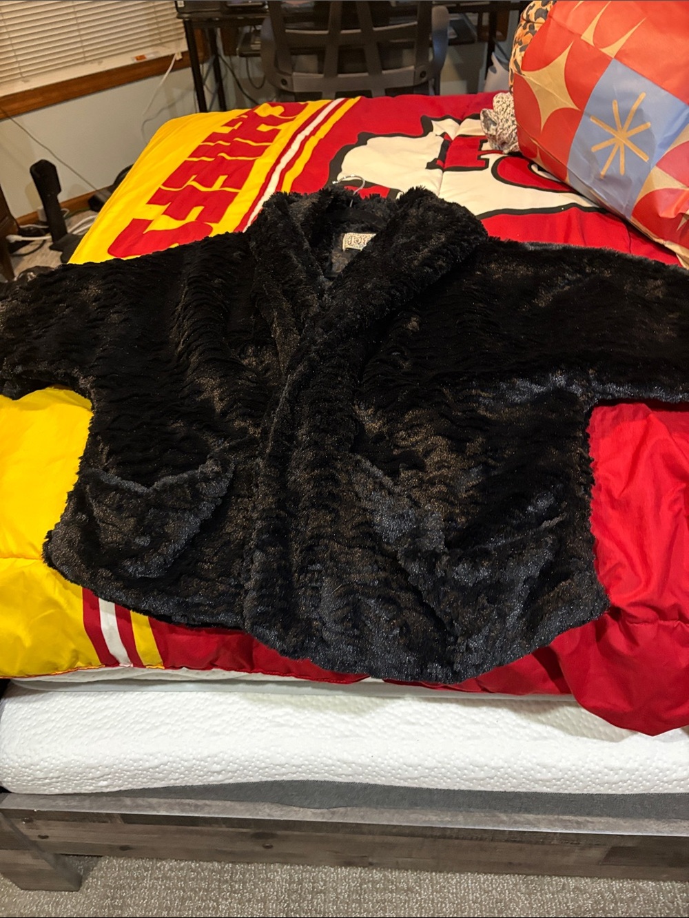 Jolt Black Plush Teddy Jacket good condition! Size Large nice - Picture 16 of 16